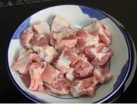 电饭煲版土豆焖排骨的做法图解1