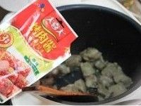 电饭煲版土豆焖排骨的做法图解2