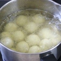 独具风味的云南特色菜——腌菜炒汤圆的做法图解2