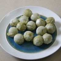独具风味的云南特色菜——腌菜炒汤圆的做法图解3