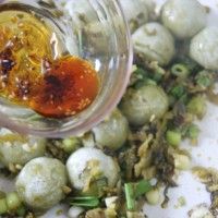独具风味的云南特色菜——腌菜炒汤圆的做法图解7