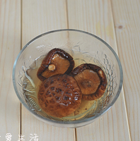香菇肉丁油饭的做法图解3