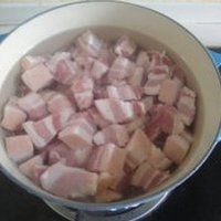 无需一滴油的芋头红烧肉的做法图解3