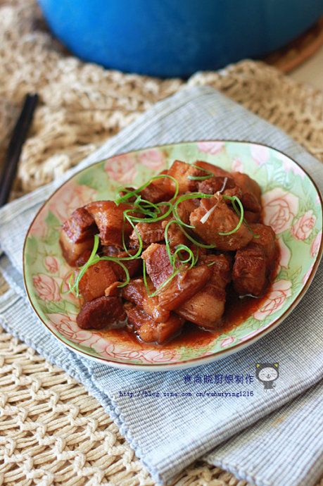 无需一滴油的芋头红烧肉的做法