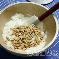微波炉自制花生牛轧糖的做法图解4