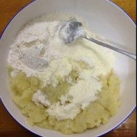 土豆奶酪球的做法图解2