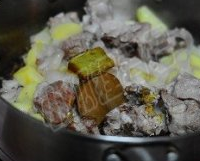 咖喱土豆炖排骨的做法图解8