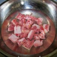 萝卜烩排骨的做法图解2