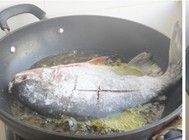 金橘烧鲳鱼的做法图解3