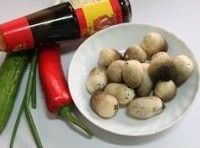 蚝油草菇的做法图解1
