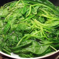 凉拌菠菜的做法图解1