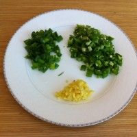 挑逗味蕾的鲫鱼做法——干烧鲫鱼的做法图解3