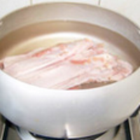 板栗烧牛肉的做法图解1