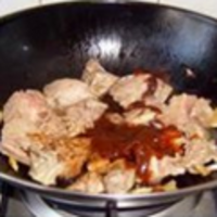 板栗烧牛肉的做法图解4