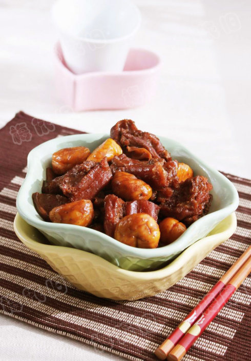 板栗烧牛肉的做法