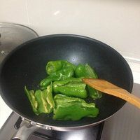 虎皮青椒的做法图解2