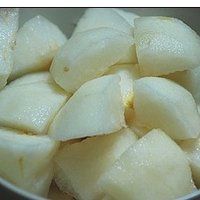 冰糖银耳雪梨汤的做法图解2
