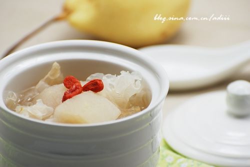 冰糖银耳雪梨汤的做法