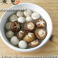 蚝油双菇西兰花 的做法图解3