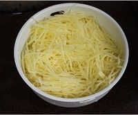 黑椒土豆丝饼的做法图解1