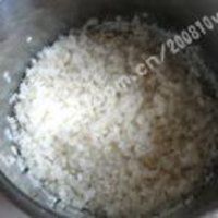 皮蛋瘦肉粥的做法图解2