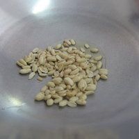 花生馅滴紫薯芝麻球的做法图解1