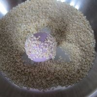花生馅滴紫薯芝麻球的做法图解12