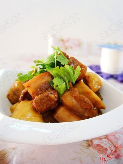 芋头烧肉的做法