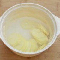 微波炉自制薯片的做法图解1