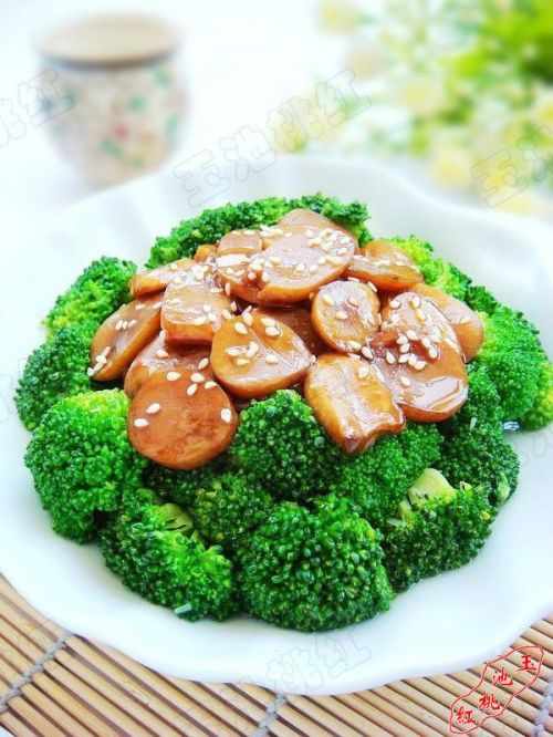 杏鲍菇扣西兰花的做法