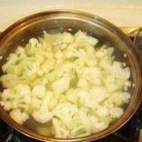 西红柿炒菜花的做法图解2