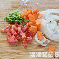 黑蒜子牛肉粒的做法图解4