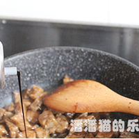 黑蒜子牛肉粒的做法图解13