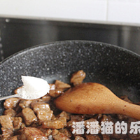黑蒜子牛肉粒的做法图解14