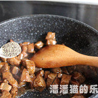 黑蒜子牛肉粒的做法图解16