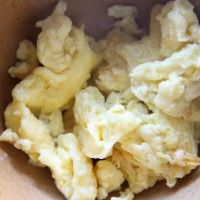 蛋炒泡面的做法图解2