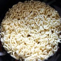 蛋炒泡面的做法图解4