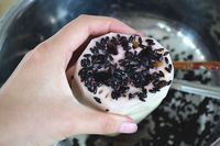 蜜汁黑糯米藕的做法图解3
