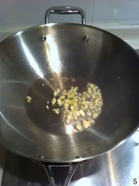 很受小朋友喜欢的鸡肉做法——黑椒炒子鸡的做法图解5