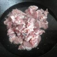 排骨玉米煲的做法图解1