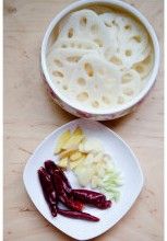 炝炒藕片的做法图解1