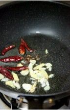 炝炒藕片的做法图解2