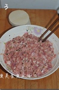 藕丁猪肉煎饺的做法图解3