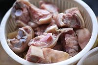 黄豆焖猪蹄的做法图解1