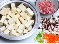 肉末烧豆腐的做法图解1
