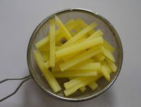 炸薯条的做法图解3