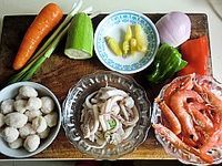 海鲜麻辣香锅的做法图解1