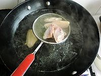 香菇焖鸡翅的做法图解2