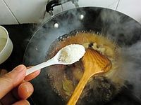 香菇焖鸡翅的做法图解9