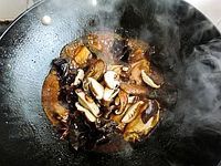 香菇焖鸡翅的做法图解11